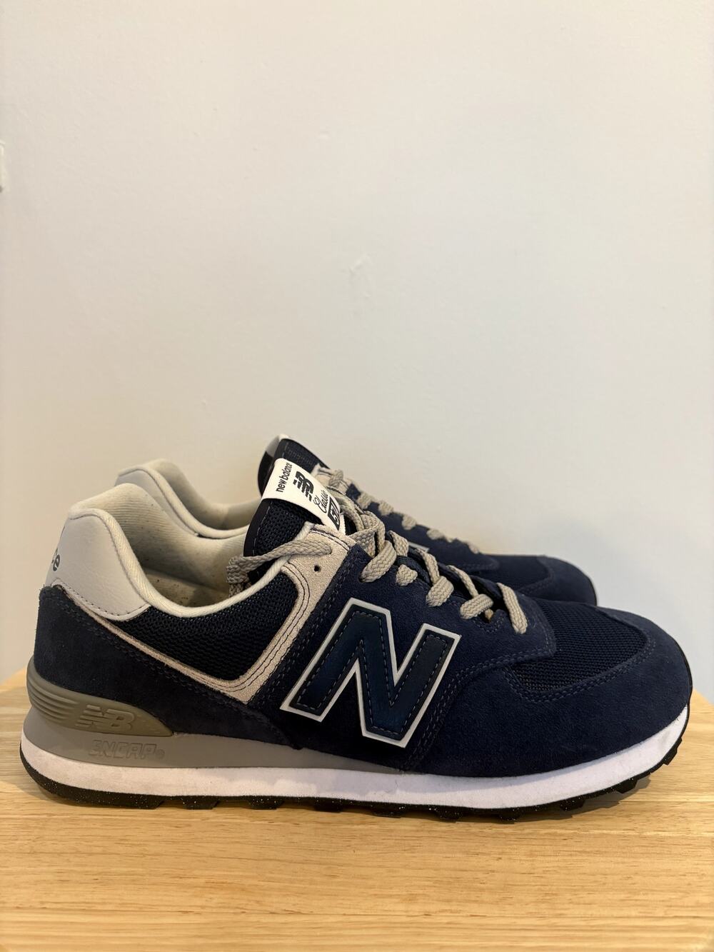 Unisex New Balance 574 Core Sneakers (Navy / Grey)